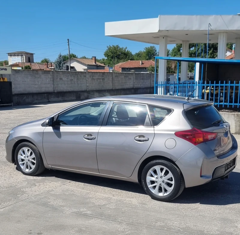 Toyota Auris 2.0 D4D 125к.с. Уникат Швейцария , снимка 7 - Автомобили и джипове - 51521366