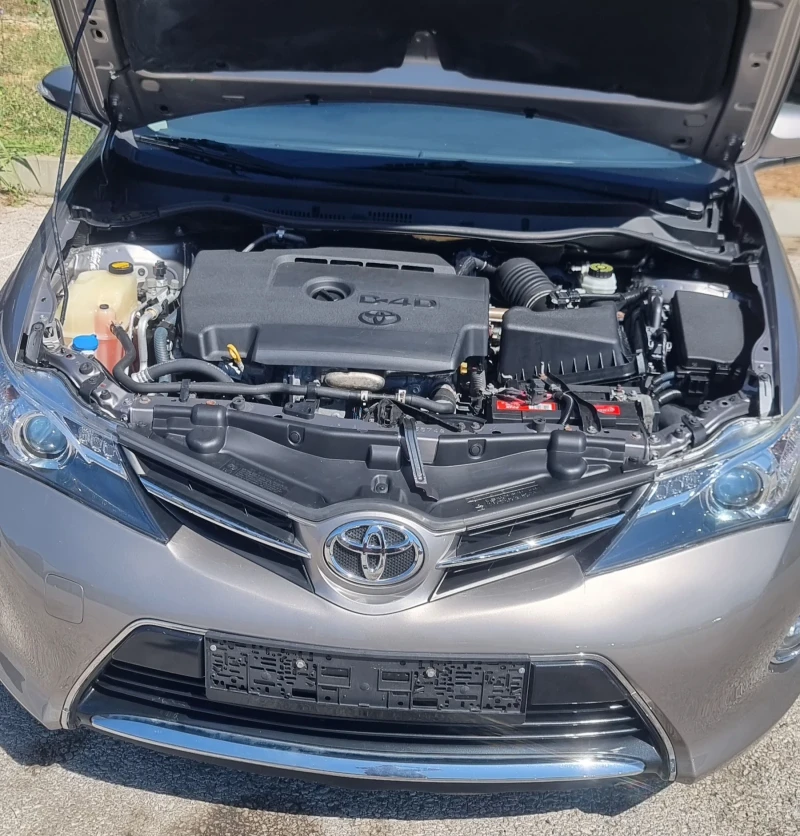 Toyota Auris 2.0 D4D 125к.с. Уникат Швейцария , снимка 17 - Автомобили и джипове - 51521366