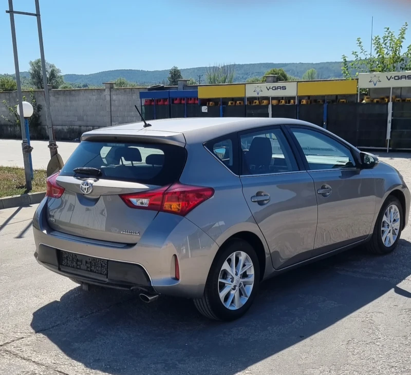 Toyota Auris 2.0 D4D 125к.с. Уникат Швейцария , снимка 5 - Автомобили и джипове - 51521366