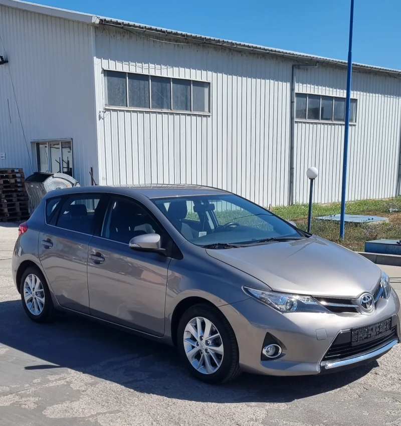Toyota Auris 2.0 D4D 125к.с. Уникат Швейцария , снимка 3 - Автомобили и джипове - 51521366