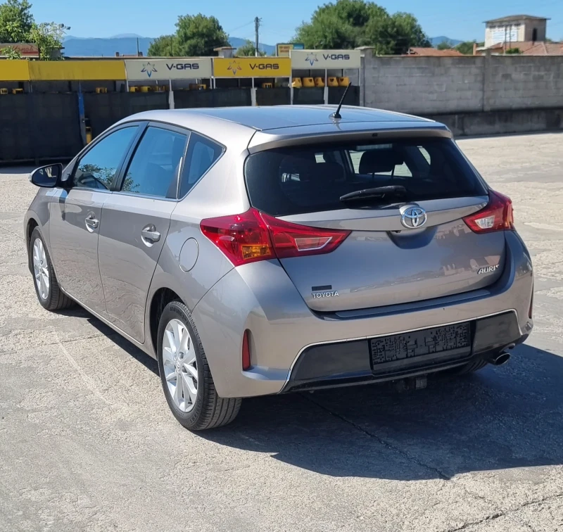 Toyota Auris 2.0 D4D 125к.с. Уникат Швейцария , снимка 6 - Автомобили и джипове - 51521366