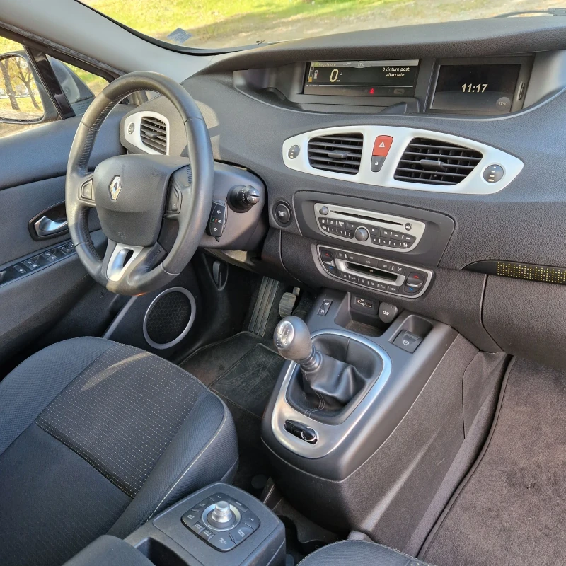 Renault Grand scenic 1.9DCi 7места, Нави, снимка 10 - Автомобили и джипове - 52301993