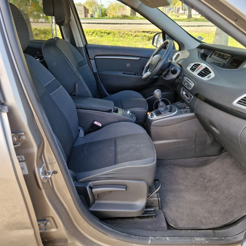 Renault Grand scenic 1.9DCi 7места, Нави, снимка 9 - Автомобили и джипове - 52301993