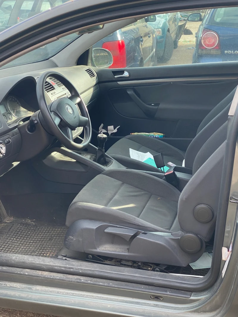 VW Golf 1.6, снимка 8 - Автомобили и джипове - 52776615