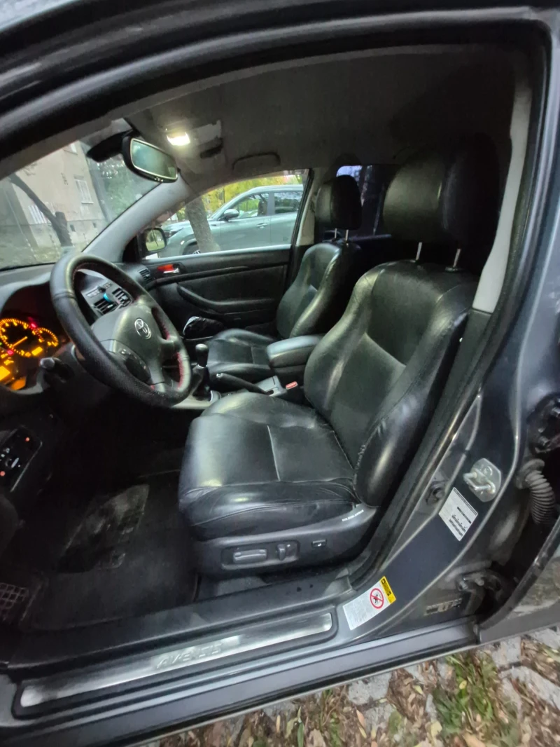 Toyota Avensis 2.0, снимка 12 - Автомобили и джипове - 52874059