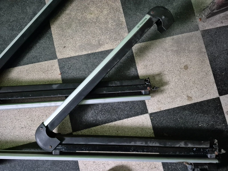 Toyota Avensis 2.0, снимка 9 - Автомобили и джипове - 52874059