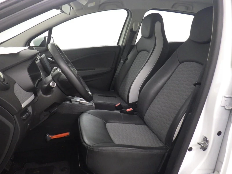 Renault Zoe R135 Zen CCS 52kw Гаранция 99% SoH Термопомпа, снимка 5 - Автомобили и джипове - 53275340