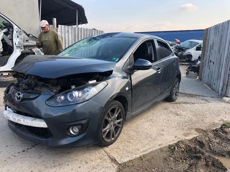 Mazda 2 1.5i, снимка 1 - Автомобили и джипове - 23114025