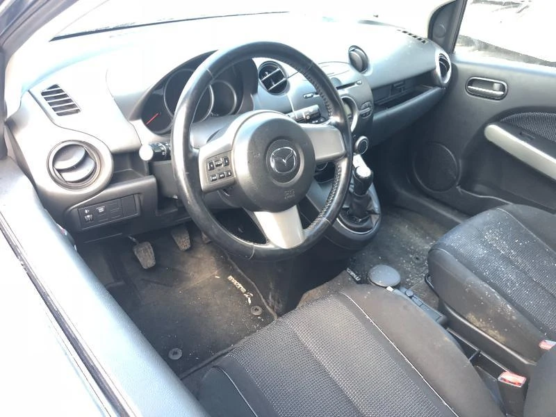 Mazda 2 1.5i, снимка 7 - Автомобили и джипове - 23114025