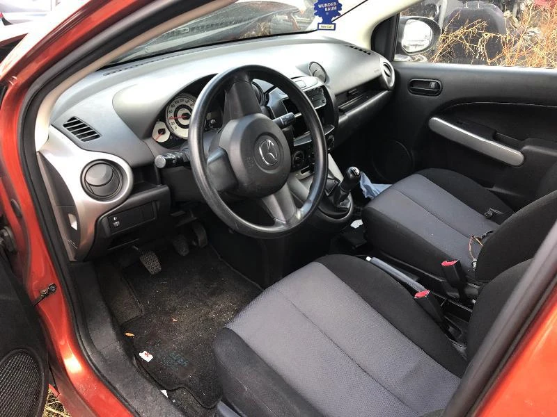 Mazda 2 1.5i, снимка 12 - Автомобили и джипове - 23114025