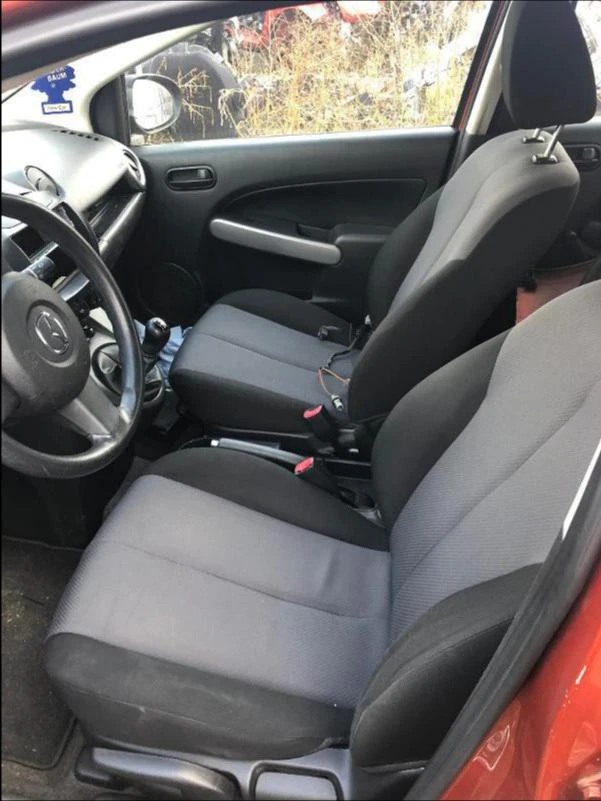 Mazda 2 1.5i, снимка 13 - Автомобили и джипове - 23114025