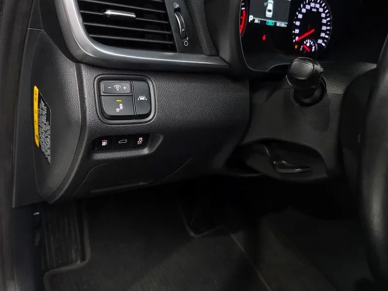Kia K5, снимка 16 - Автомобили и джипове - 54834369