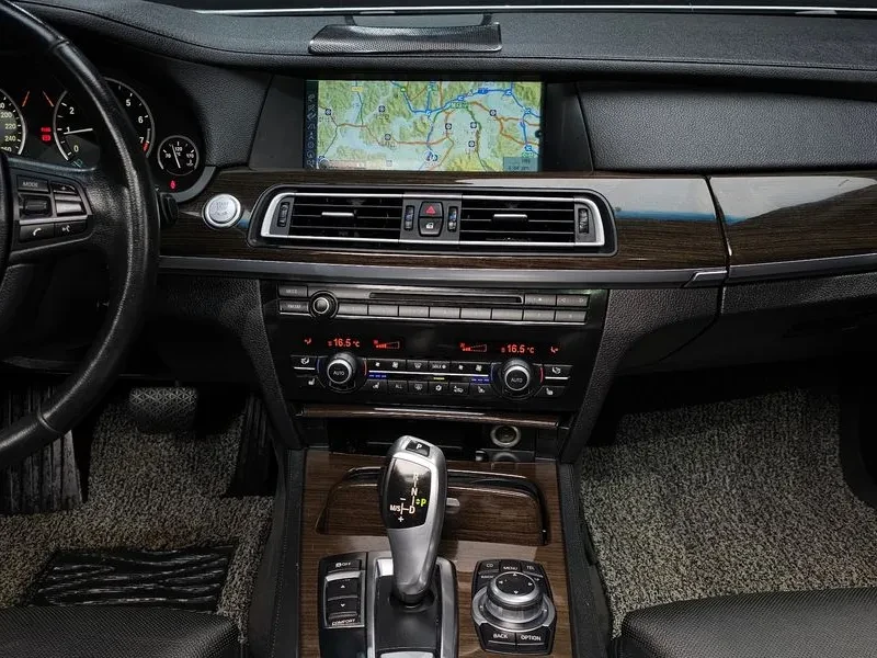 BMW 740 i, снимка 16 - Автомобили и джипове - 55204804
