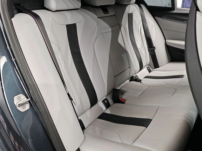 BMW M5 4.4 Automatic, снимка 16 - Автомобили и джипове - 55448661