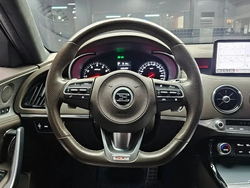 Kia Stinger 3.3 AWD GT - САМО 30% АВАНС, снимка 13 - Автомобили и джипове - 55889013
