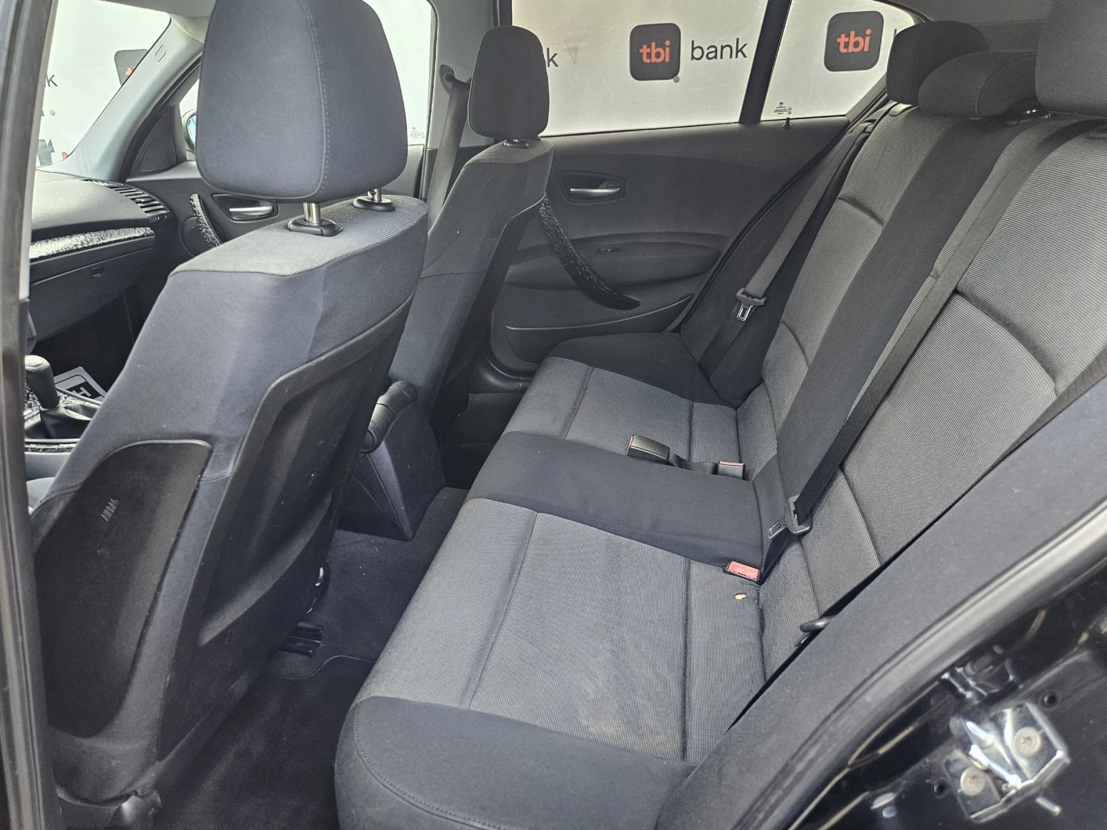 BMW 116 1.6I-116кс= КЛИМАТИК= BLACK EDITION - изображение 9