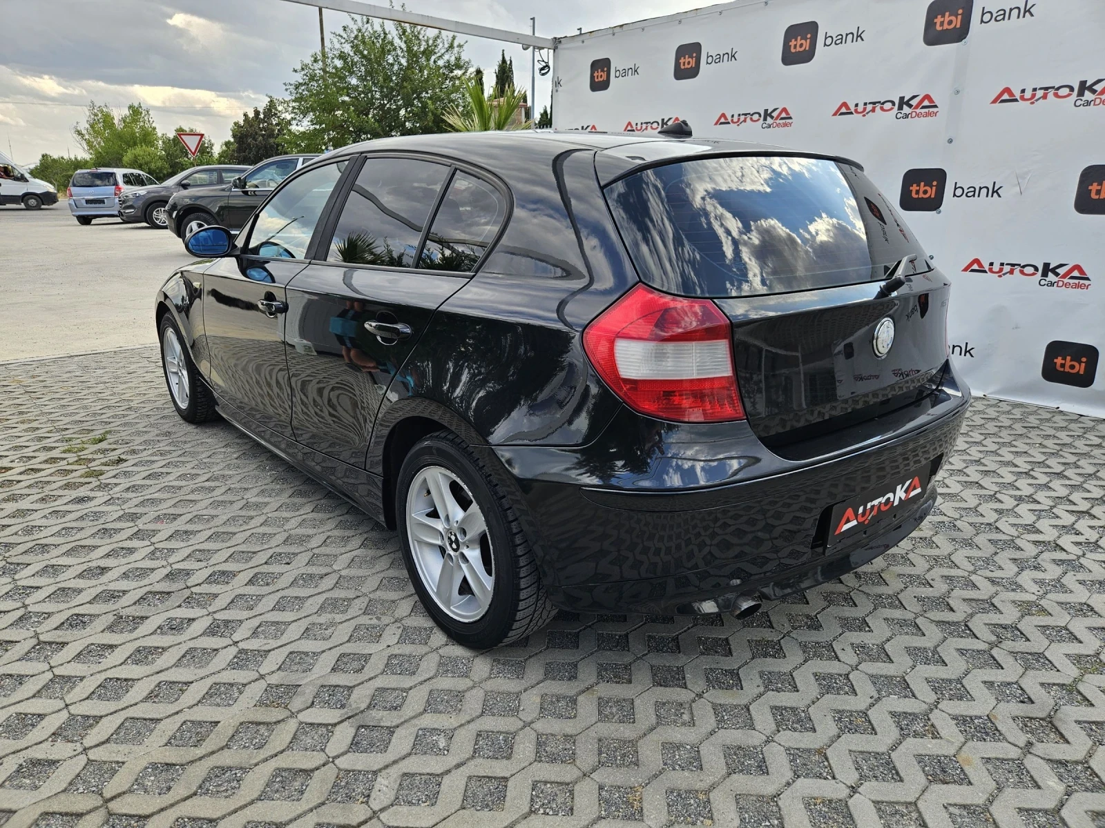 BMW 116 1.6I-116кс= КЛИМАТИК= BLACK EDITION - изображение 5