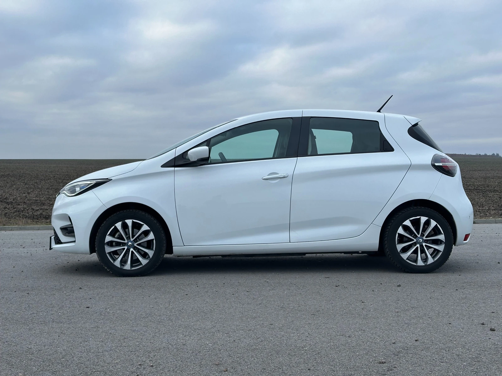 Renault Zoe R135 CCS 52kw Гаранция 99% SoH Термопомпа, снимка 4 - Автомобили и джипове - 53275340