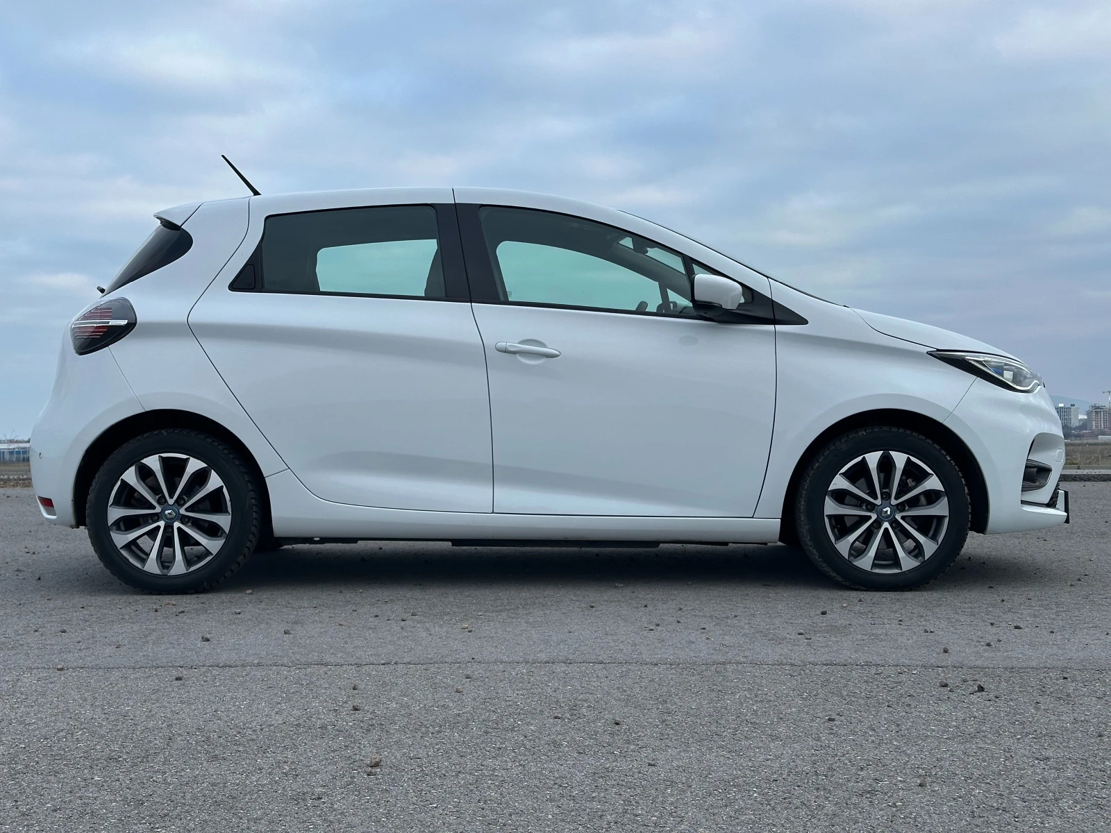 Renault Zoe R135 CCS 52kw Гаранция 99% SoH Термопомпа, снимка 8 - Автомобили и джипове - 53275340
