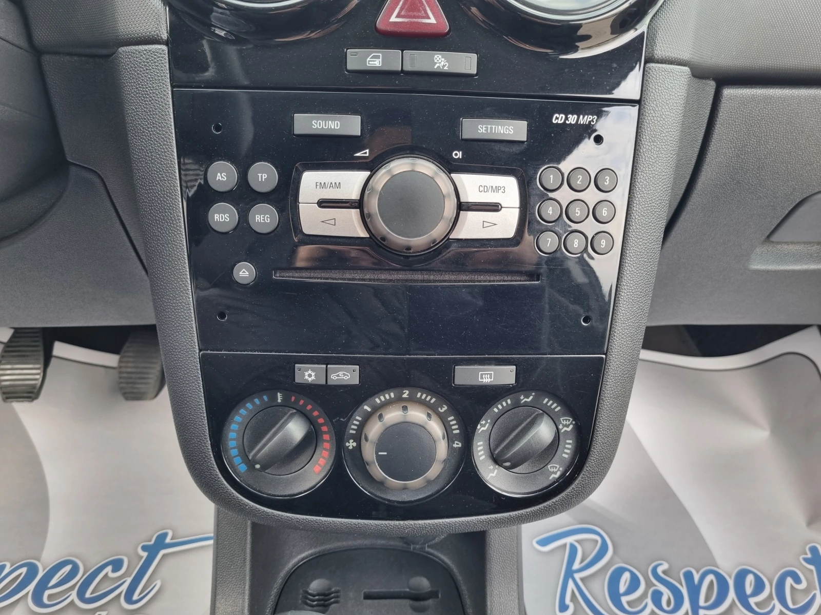 Opel Corsa 1.2i-ГАЗОВ ИНЖЕКЦИОН= ОБСЛУЖЕНА= 2010г. 111 OPEL, снимка 17 - Автомобили и джипове - 54106056