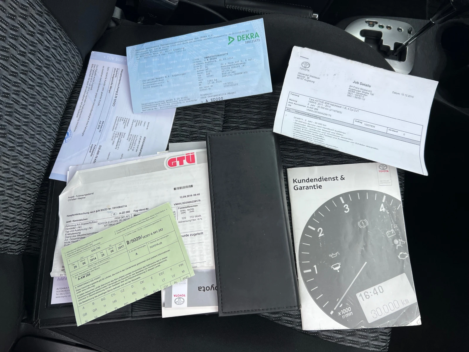 Toyota Yaris 1.3-АВТОМАТИК!, снимка 16 - Автомобили и джипове - 54219120