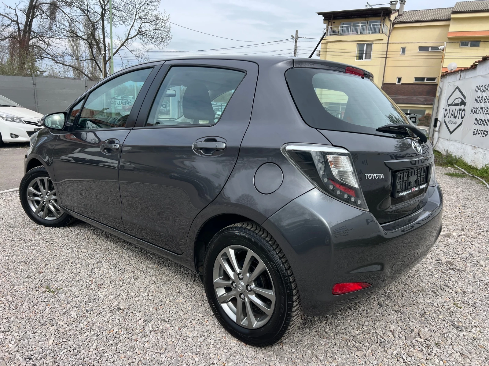 Toyota Yaris 1.3-АВТОМАТИК!, снимка 6 - Автомобили и джипове - 54219120