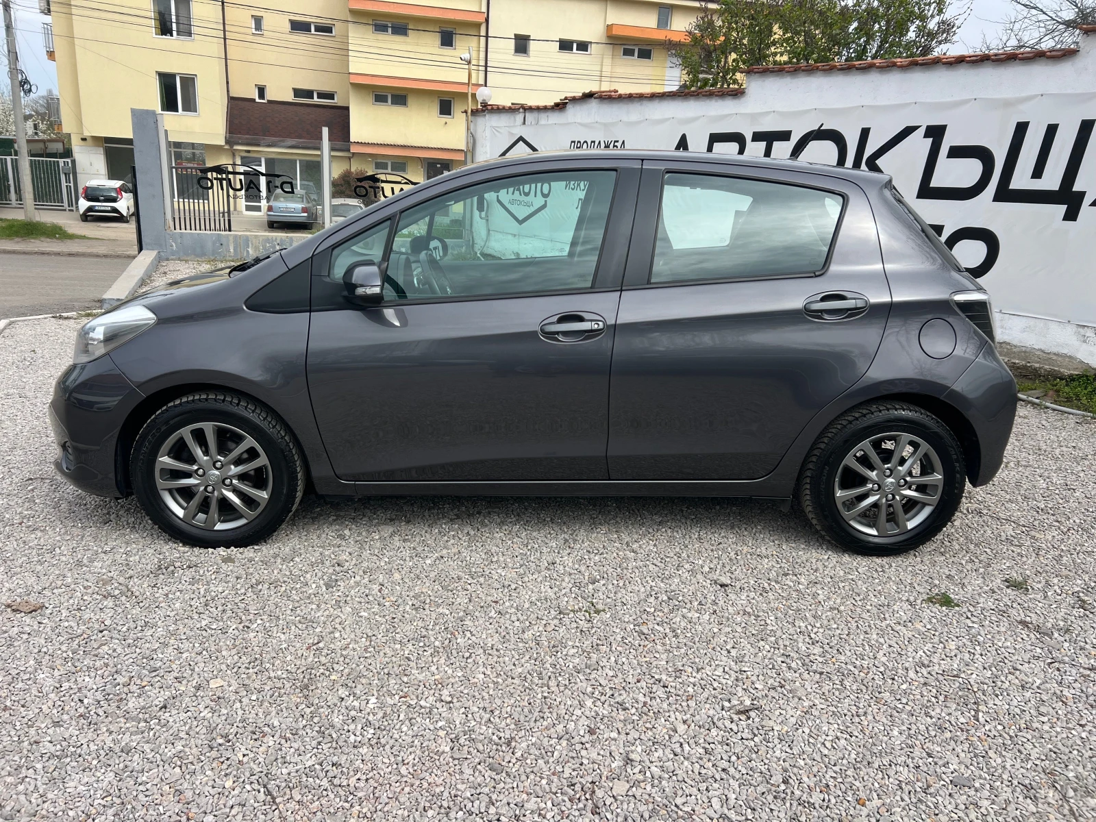 Toyota Yaris 1.3-АВТОМАТИК!, снимка 8 - Автомобили и джипове - 54219120
