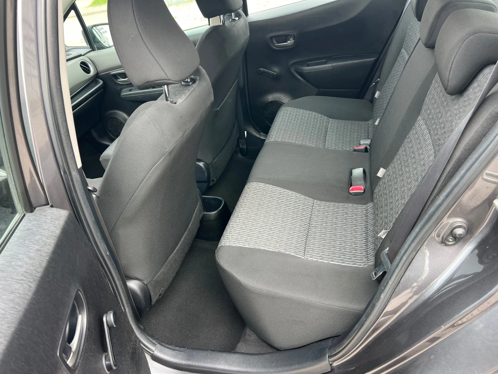 Toyota Yaris 1.3-АВТОМАТИК!, снимка 14 - Автомобили и джипове - 54219120