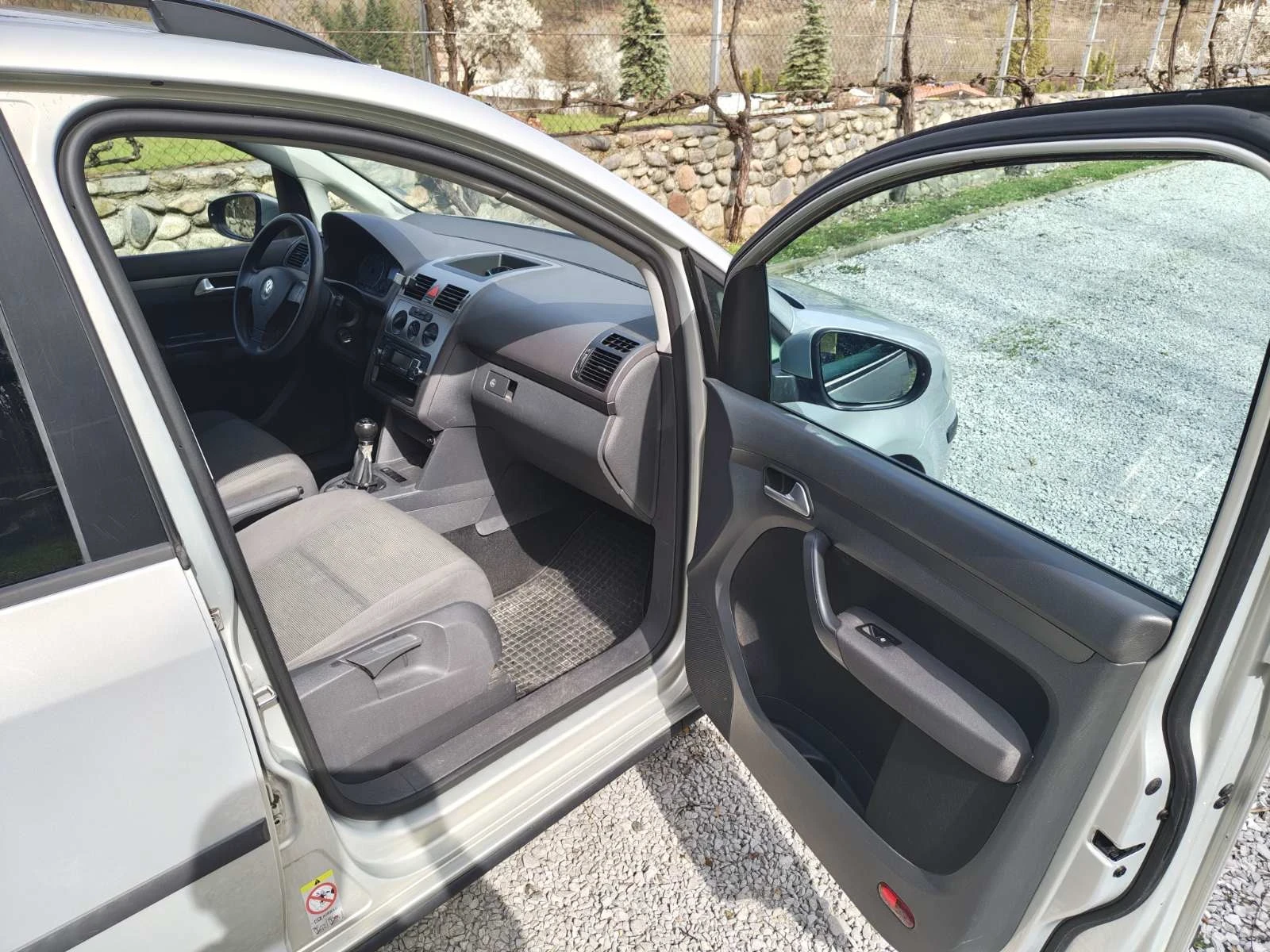 VW Touran, снимка 8 - Автомобили и джипове - 54231191