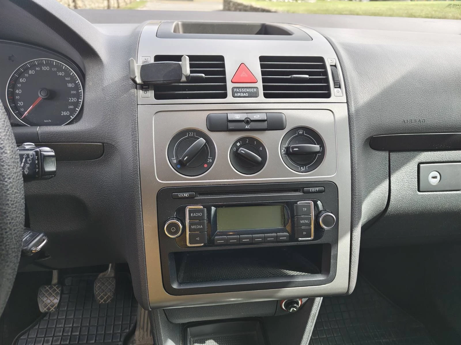 VW Touran, снимка 4 - Автомобили и джипове - 54231191