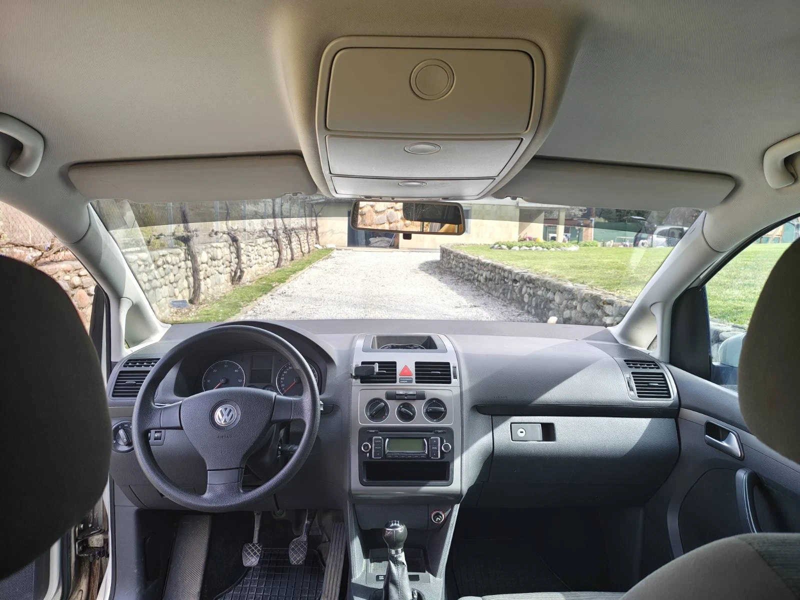 VW Touran, снимка 12 - Автомобили и джипове - 54231191