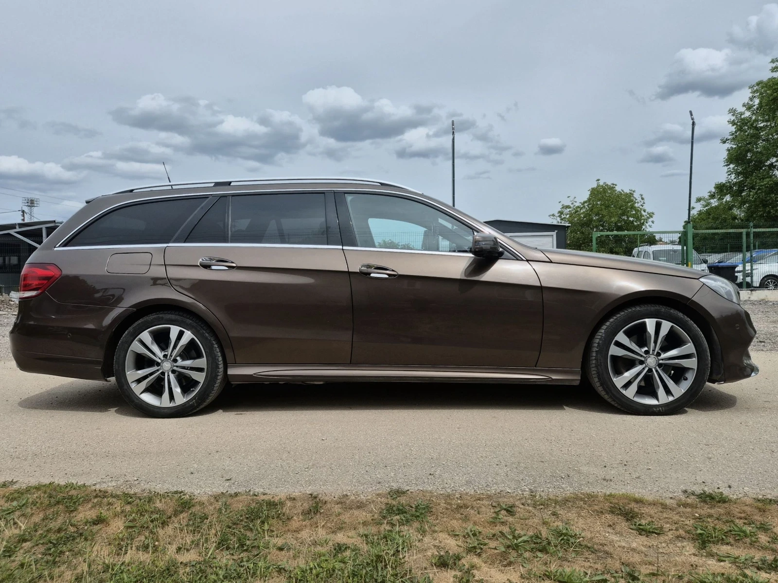 Mercedes-Benz E 220 2.2CDI AVANGARD 9G, снимка 4 - Автомобили и джипове - 54481481
