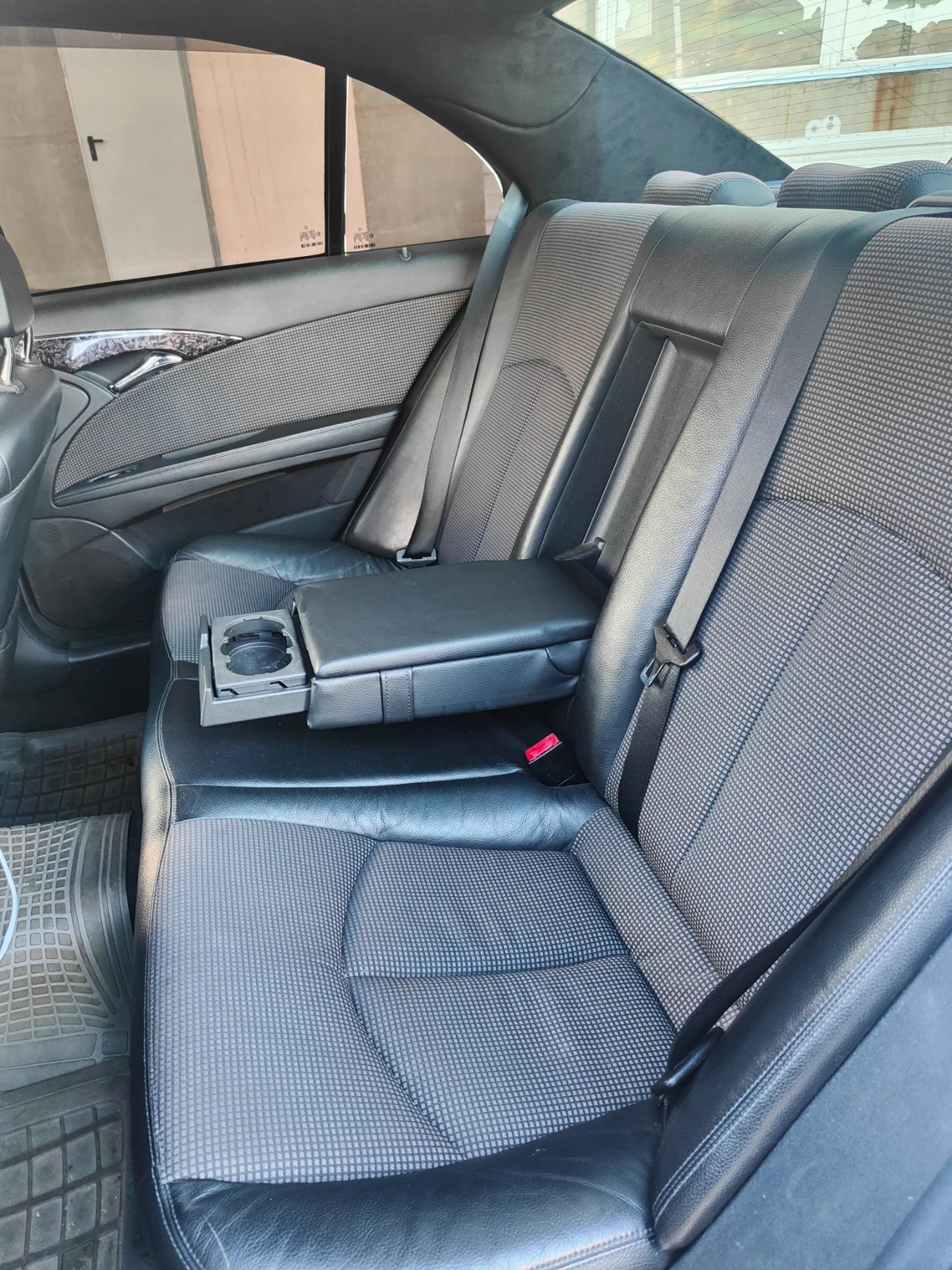 Mercedes-Benz E 220, снимка 9 - Автомобили и джипове - 54528739