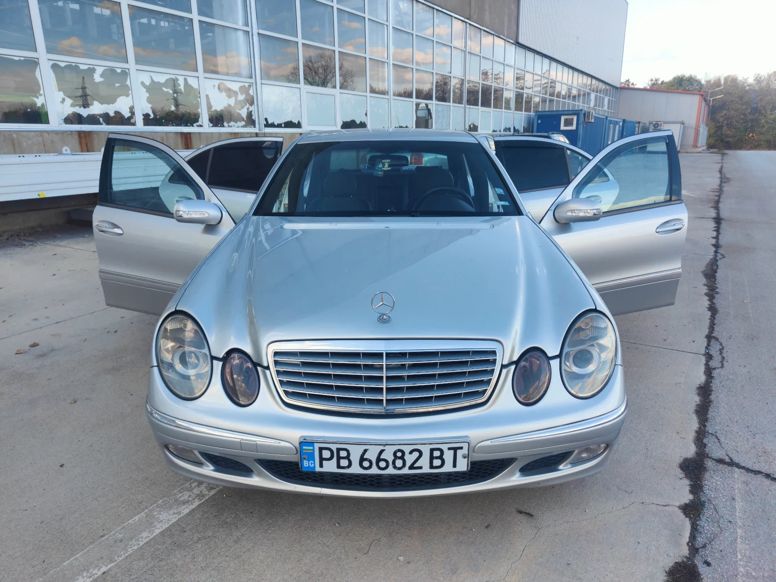 Mercedes-Benz E 220, снимка 7 - Автомобили и джипове - 54528739