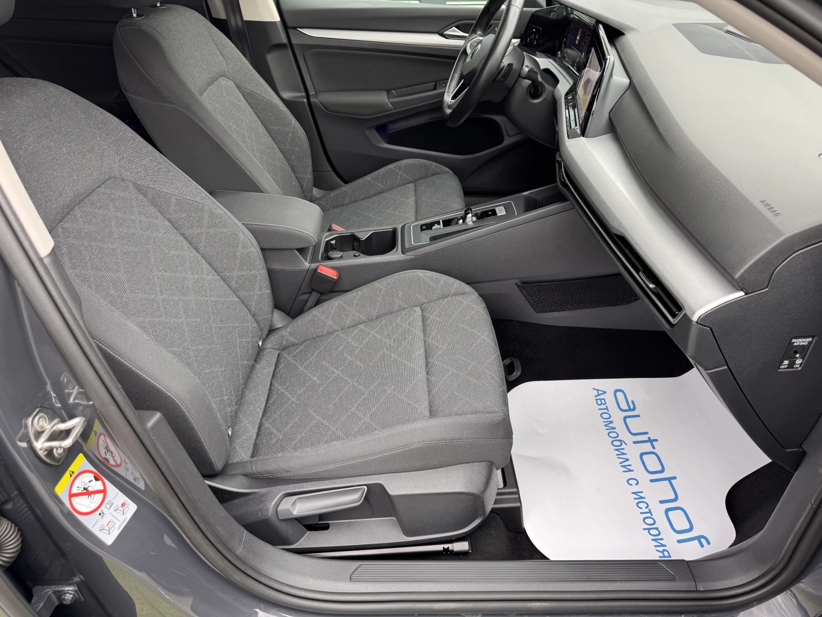 VW Golf LIFE/1.0е-TSI/110К.С./AT7, снимка 9 - Автомобили и джипове - 54620829