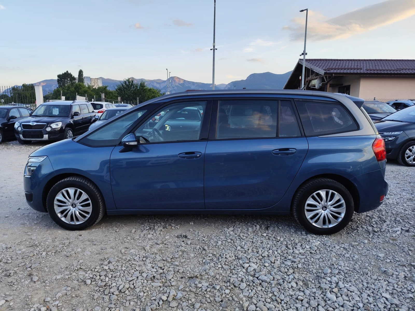 Citroen C4 Picasso 1.6 дизел Автомат, снимка 9 - Автомобили и джипове - 54971695