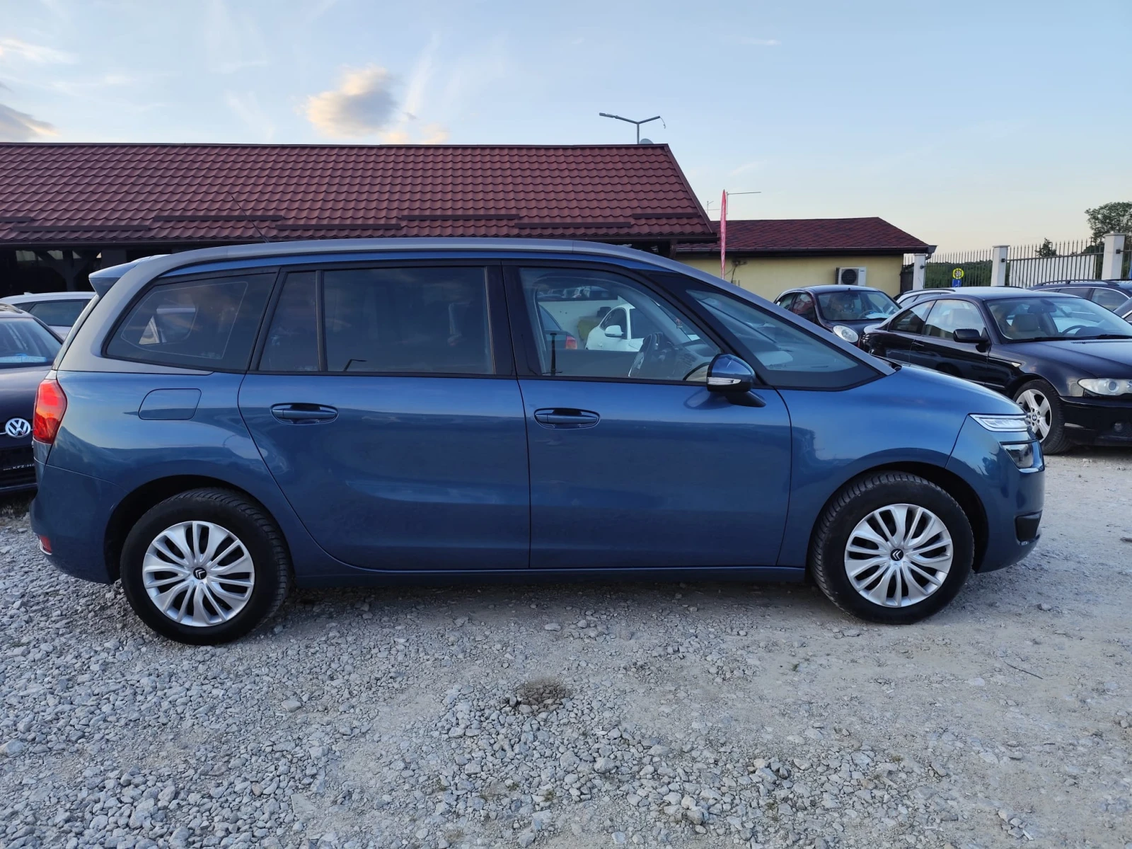 Citroen C4 Picasso 1.6 дизел Автомат, снимка 4 - Автомобили и джипове - 54971695
