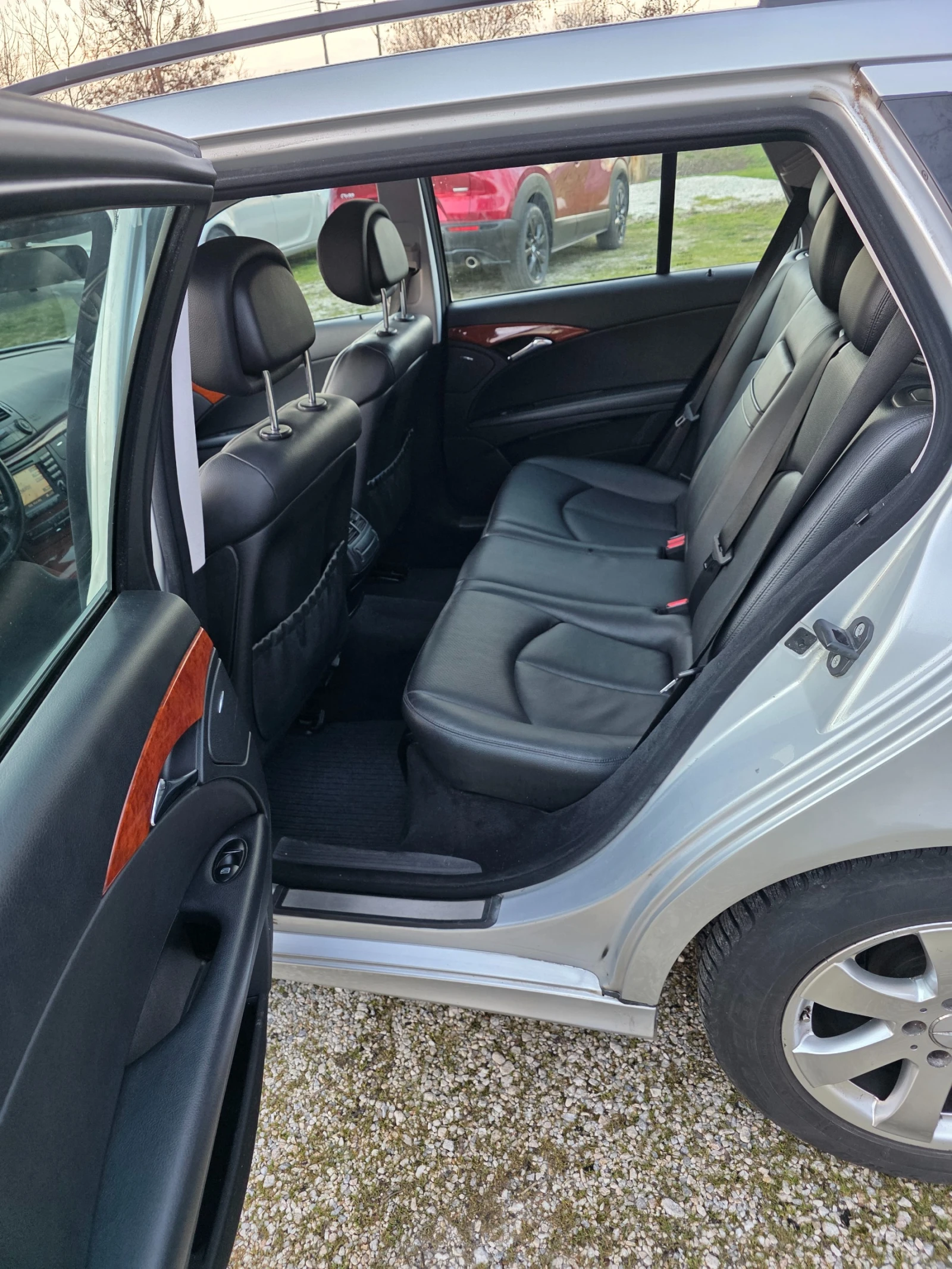 Mercedes-Benz E 220, снимка 7 - Автомобили и джипове - 55640743