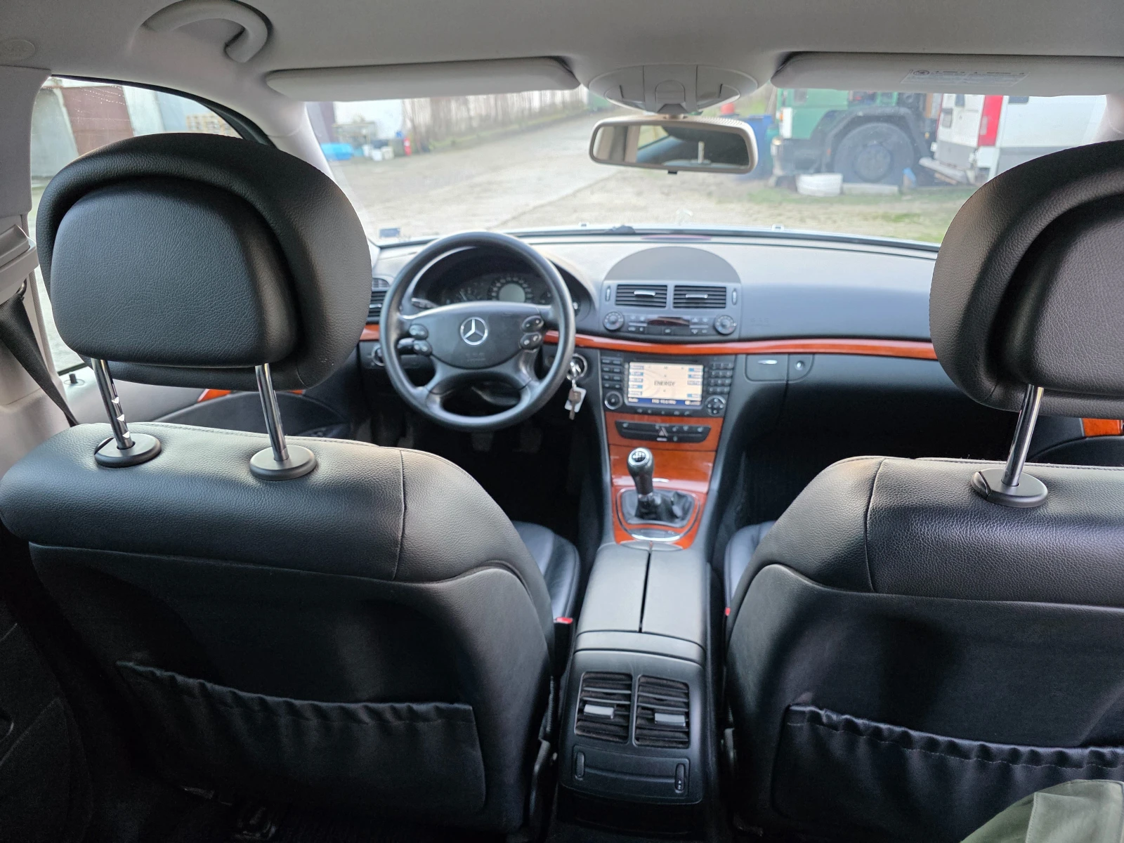 Mercedes-Benz E 220, снимка 9 - Автомобили и джипове - 55640743