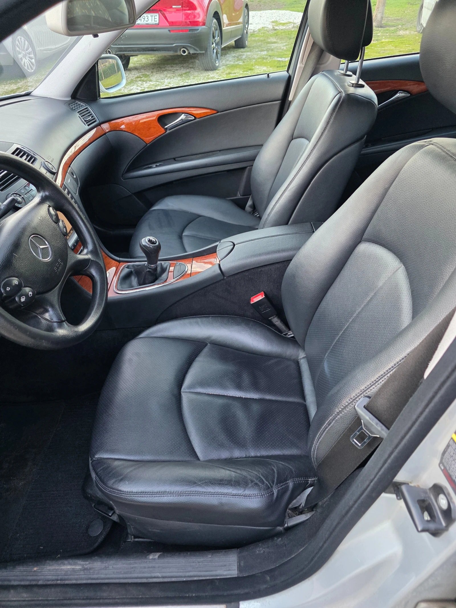 Mercedes-Benz E 220, снимка 6 - Автомобили и джипове - 55640743