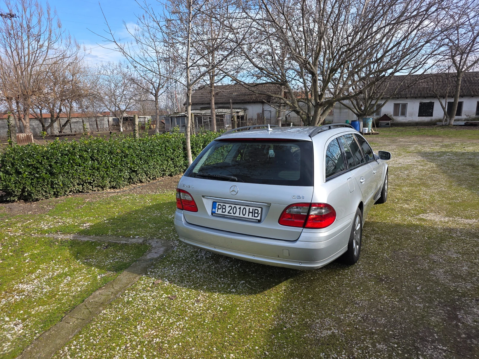 Mercedes-Benz E 220, снимка 3 - Автомобили и джипове - 55640743