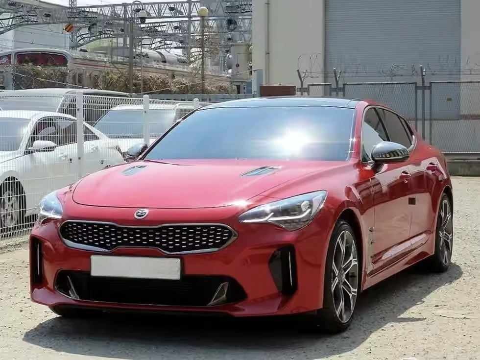 Kia Stinger 2.0 Turbo 4WD Platinum, снимка 2 - Автомобили и джипове - 55693084