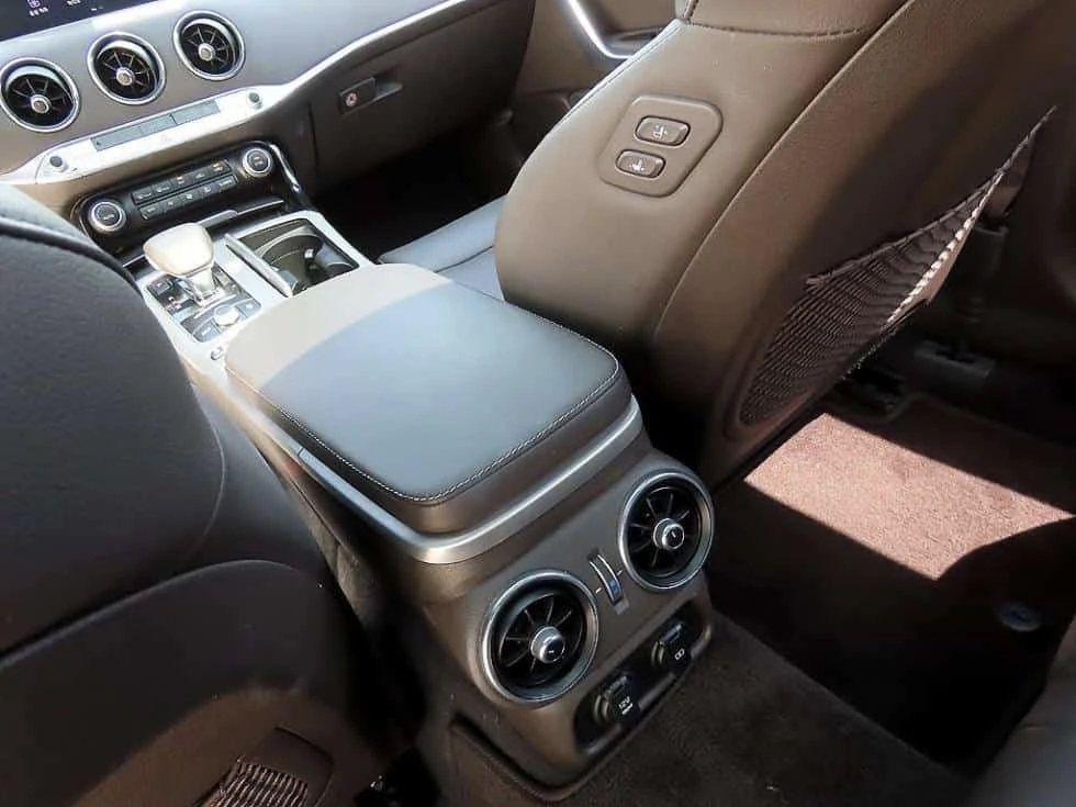 Kia Stinger 2.0 Turbo 4WD Platinum, снимка 12 - Автомобили и джипове - 55693084