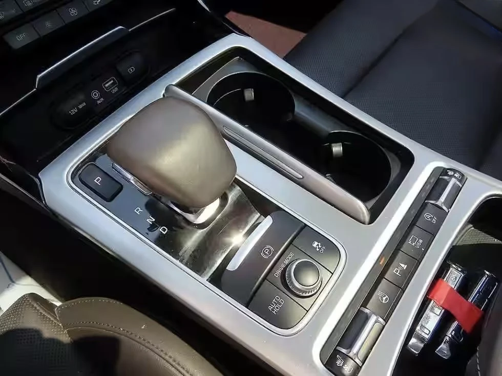 Kia Stinger 2.0 Turbo 4WD Platinum, снимка 11 - Автомобили и джипове - 55693084