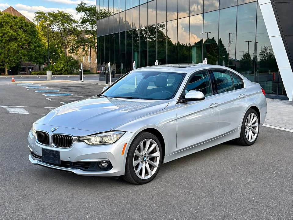 BMW 330 * i xDrive* Keyless* СЕРВИЗНА ИСТОРИЯ* АВТОКРЕДИТ*