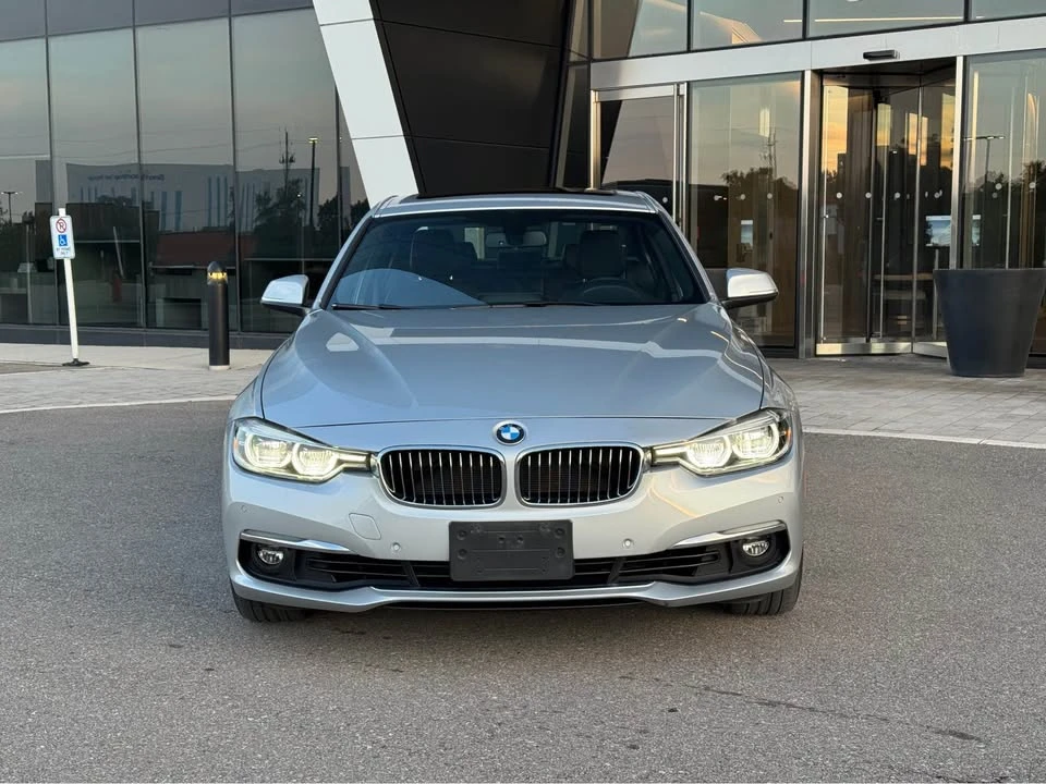 BMW 330 * i xDrive* Keyless* СЕРВИЗНА ИСТОРИЯ* АВТОКРЕДИТ*, снимка 2 - Автомобили и джипове - 55788960