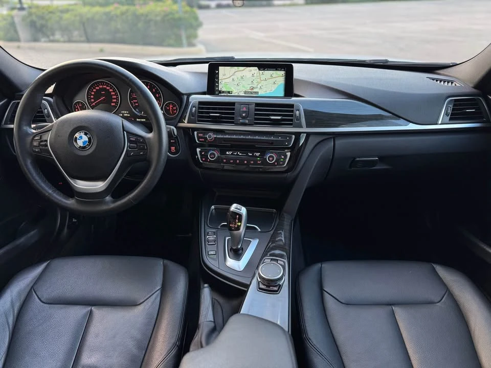 BMW 330 * i xDrive* Keyless* СЕРВИЗНА ИСТОРИЯ* АВТОКРЕДИТ*, снимка 12 - Автомобили и джипове - 55788960