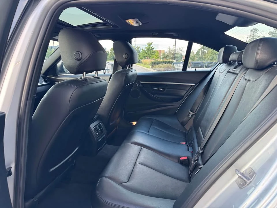 BMW 330 * i xDrive* Keyless* СЕРВИЗНА ИСТОРИЯ* АВТОКРЕДИТ*, снимка 14 - Автомобили и джипове - 55788960