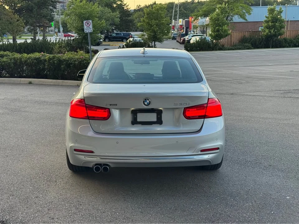 BMW 330 * i xDrive* Keyless* СЕРВИЗНА ИСТОРИЯ* АВТОКРЕДИТ*, снимка 6 - Автомобили и джипове - 55788960