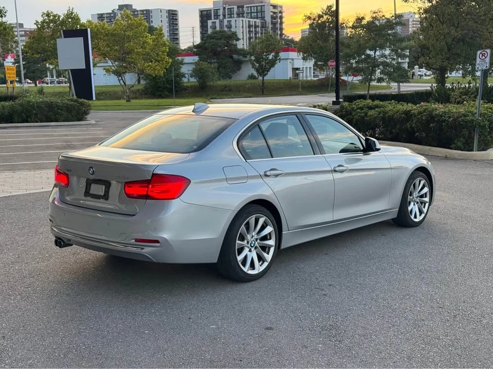 BMW 330 * i xDrive* Keyless* СЕРВИЗНА ИСТОРИЯ* АВТОКРЕДИТ*, снимка 5 - Автомобили и джипове - 55788960